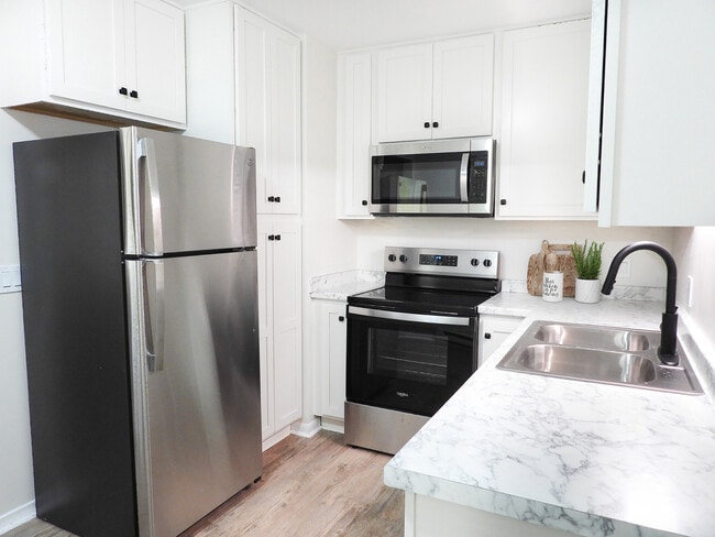 One Bed, One Bath - Lober Westbrook