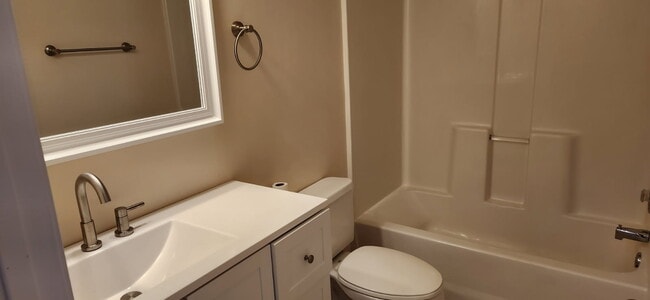 Hall Bathroom - 355 Magnolia Drive