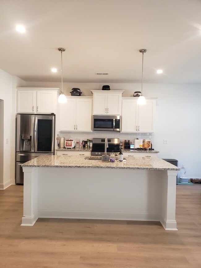 Building Photo - 500 Burgundy Dr