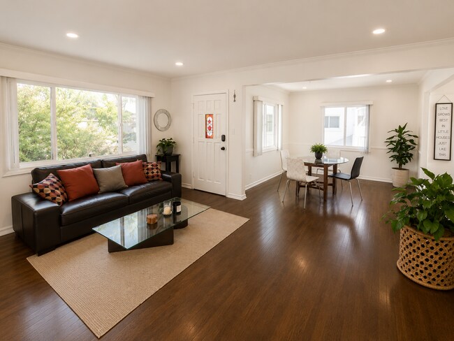 Foto del edificio - Beautiful Home with Solar, Central A/C, Private Yard & Garage