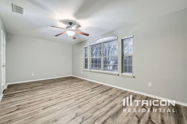 Building Photo - 220 Flatwood Dr