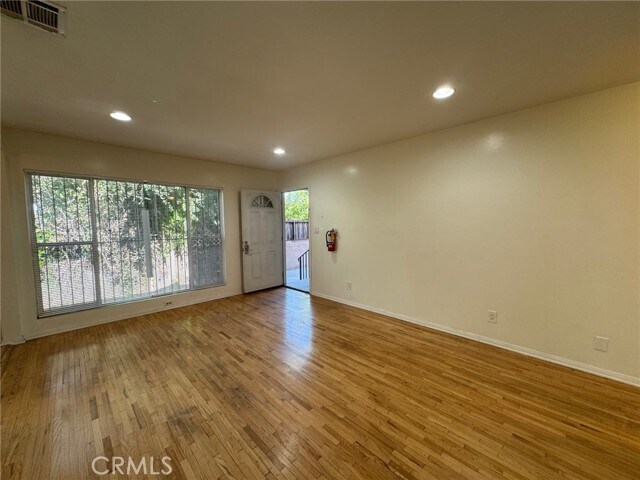 Foto principal - 1372 W 36th St