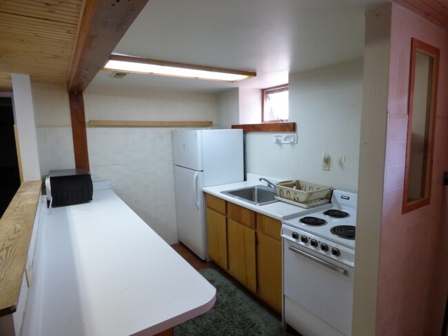 Building Photo - Prime Location 2 Bd 1 Bath with Garage