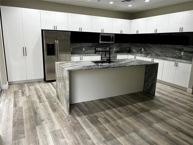 Building Photo - 5719 Essex Isle Dr