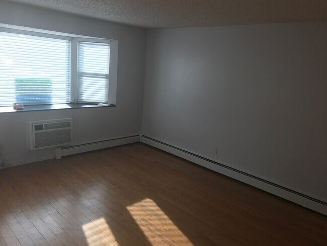 Foto del edificio - Two Bed Condo With Attached Garage Availab...