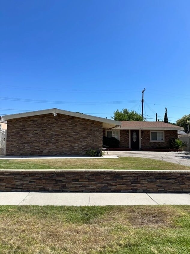 Foto del edificio - COMING SOON! 3 Bedroom Home for Rent in Ca...