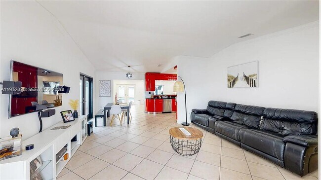 Foto del edificio - 13821 SW 14th St