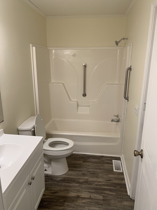 Central Bathroom - 2514 Osage st