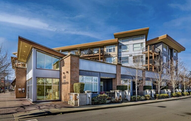 Photo principale - 662 Goldstream Av