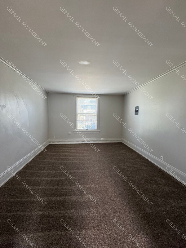 Building Photo - 921 Ames St