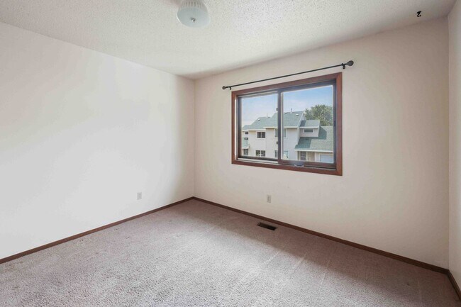 Foto del edificio - 3 Bedroom Townhome in St. Cloud