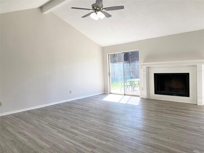 Foto del edificio - 2202 Windy Meadow Dr