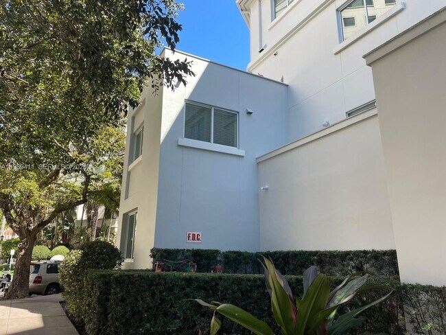 Foto del edificio - 40 Calabria Ave