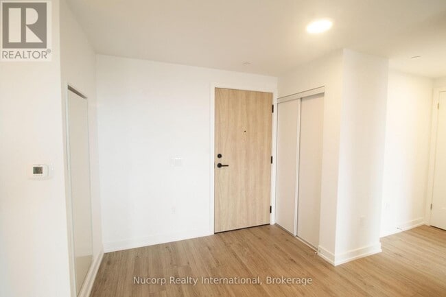 Building Photo - 799 The Queensway