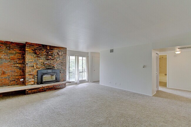 Foto del edificio - 6495 Happy Canyon Rd