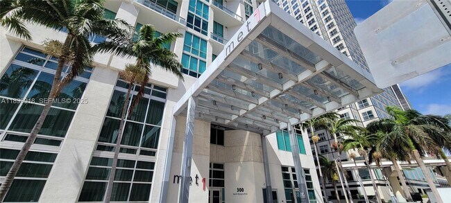 Foto del edificio - 300 S Biscayne Blvd
