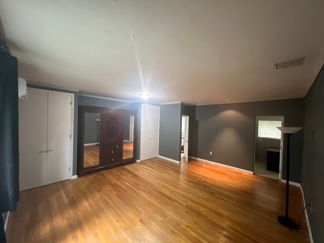 100 NE 43rd St