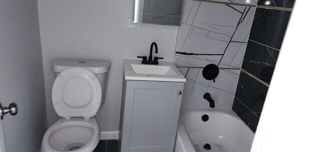 Foto del edificio - 1760 Winfield St