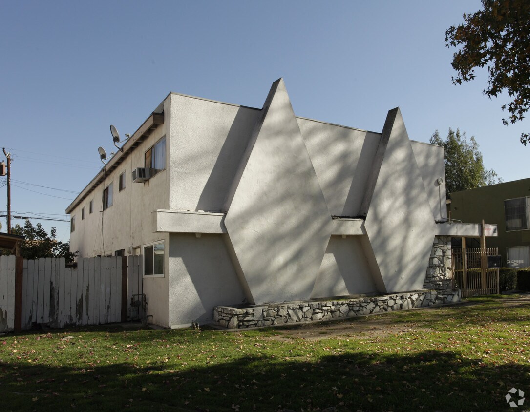 Building Photo - 650 Karesh Ave