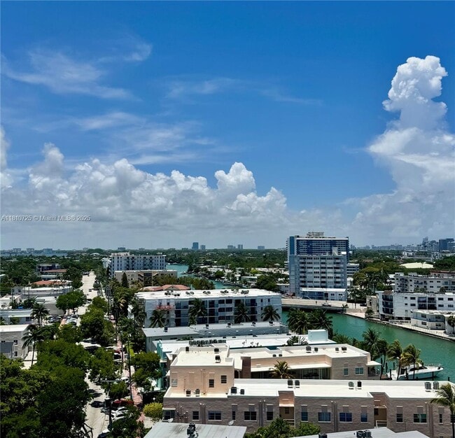Foto del edificio - 900 Bay Dr