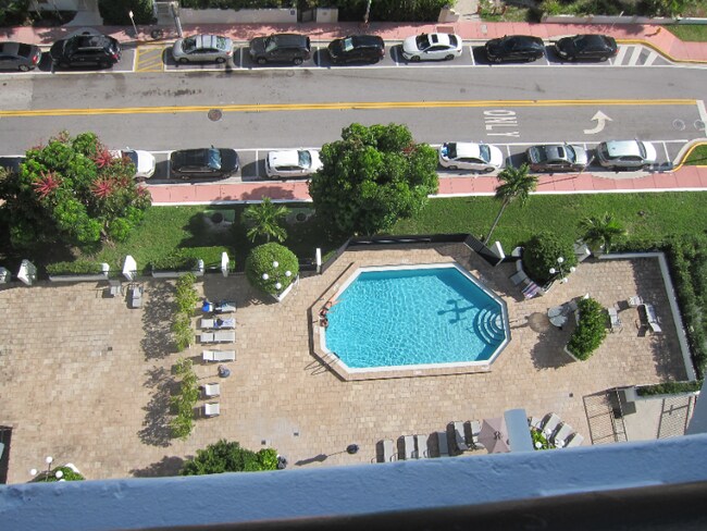 Building Photo - 3200 Collins Ave