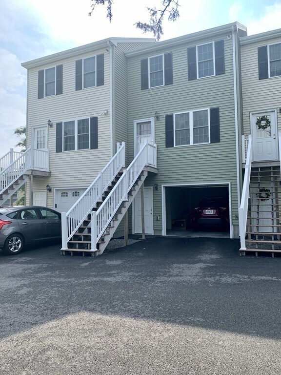 Foto principal - 875 Old Plainville Rd