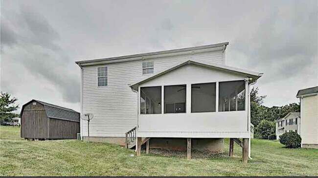 Building Photo - 2300 Terra Dr