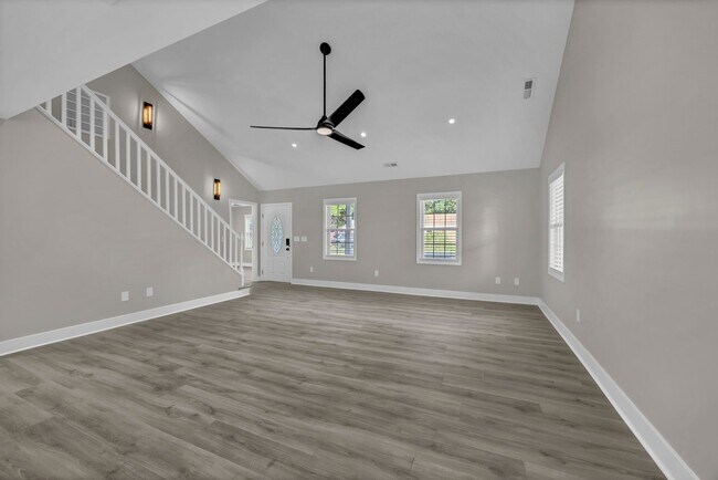 Foto del edificio - 4 bed 3 bath Large beach oasis newly remod...