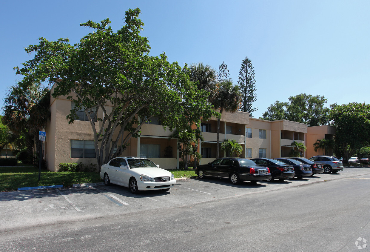 Building Photo - Sabal Pointe Condominium Residences