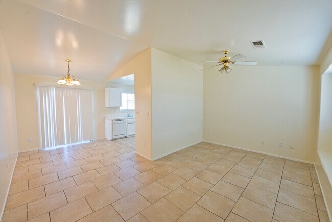 Building Photo - 3Bed/2bath SW Bakersfield