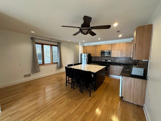 Building Photo - 2256 N Kimball Ave