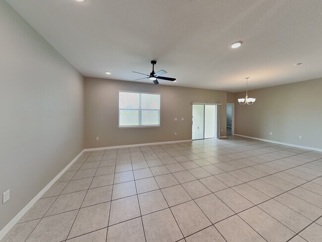 Foto del edificio - 1130 Lone Palm Wy