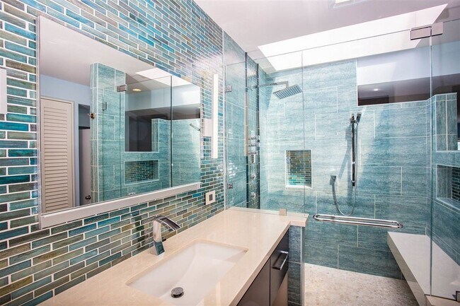 Foto del edificio - 3956 Honeycutt St