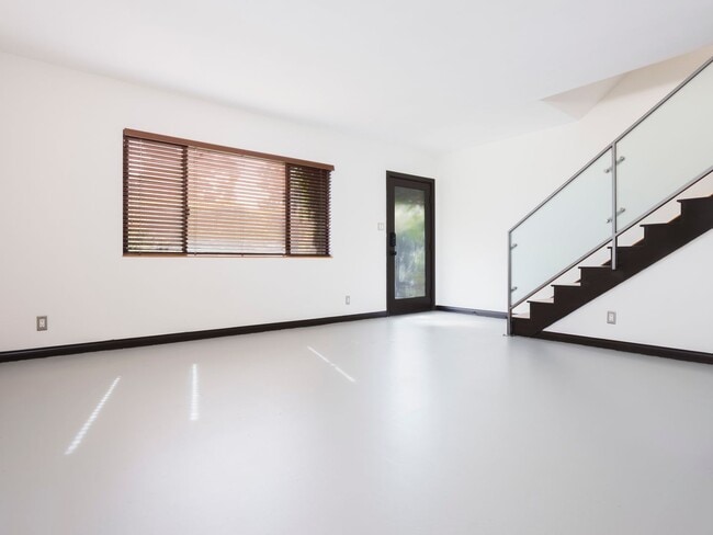 Foto del edificio - Private 3+2 Single Family Home on the Marina Del Rey/Mar Vista Border!!!