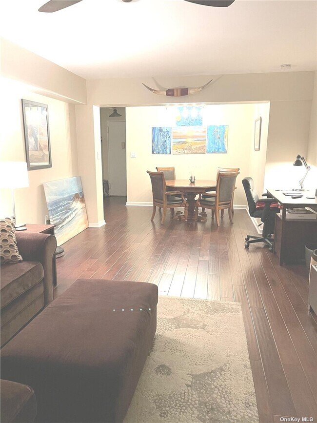 Foto del edificio - 55 Monroe Blvd