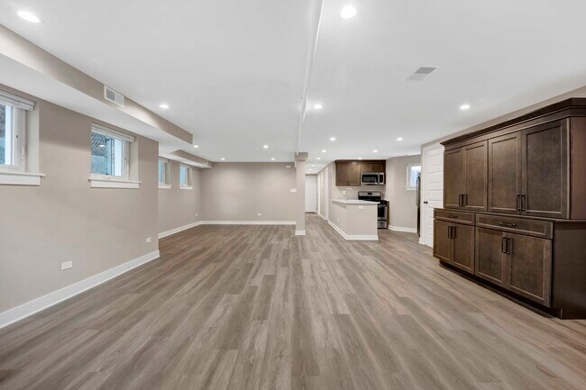 Foto del edificio - 1241 W Newport Ave