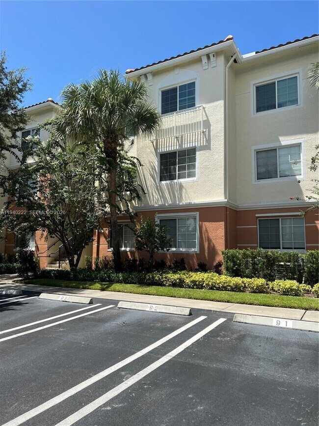 Building Photo - 9857 Baywinds Blvd