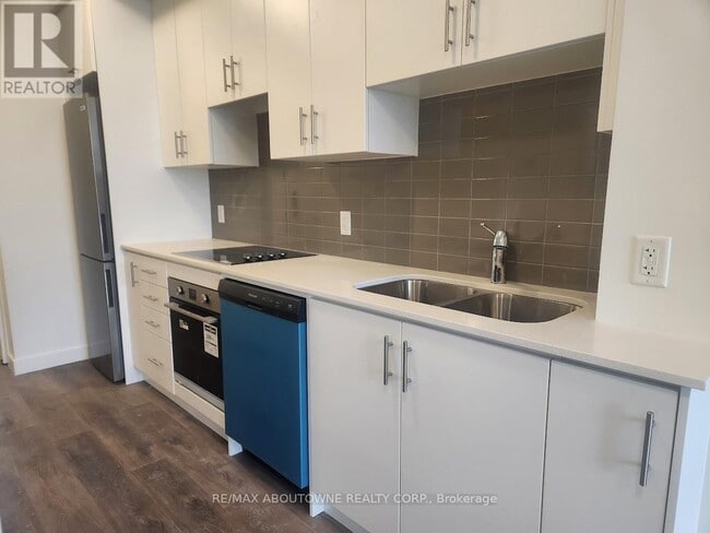 Building Photo - 461 Green Rd