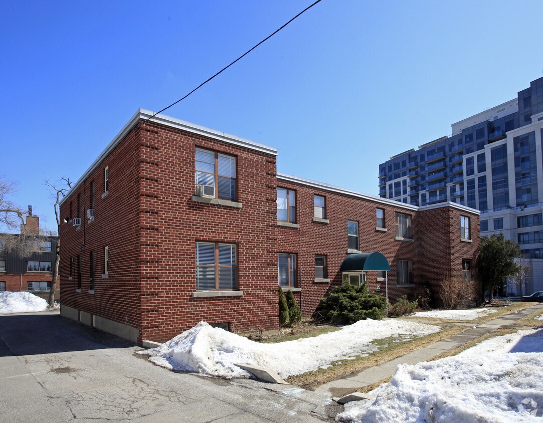 Primary Photo - Saranac Park Apartments