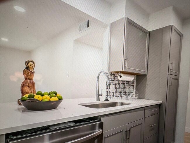 Kitchen - 4851 Cedar Springs Rd