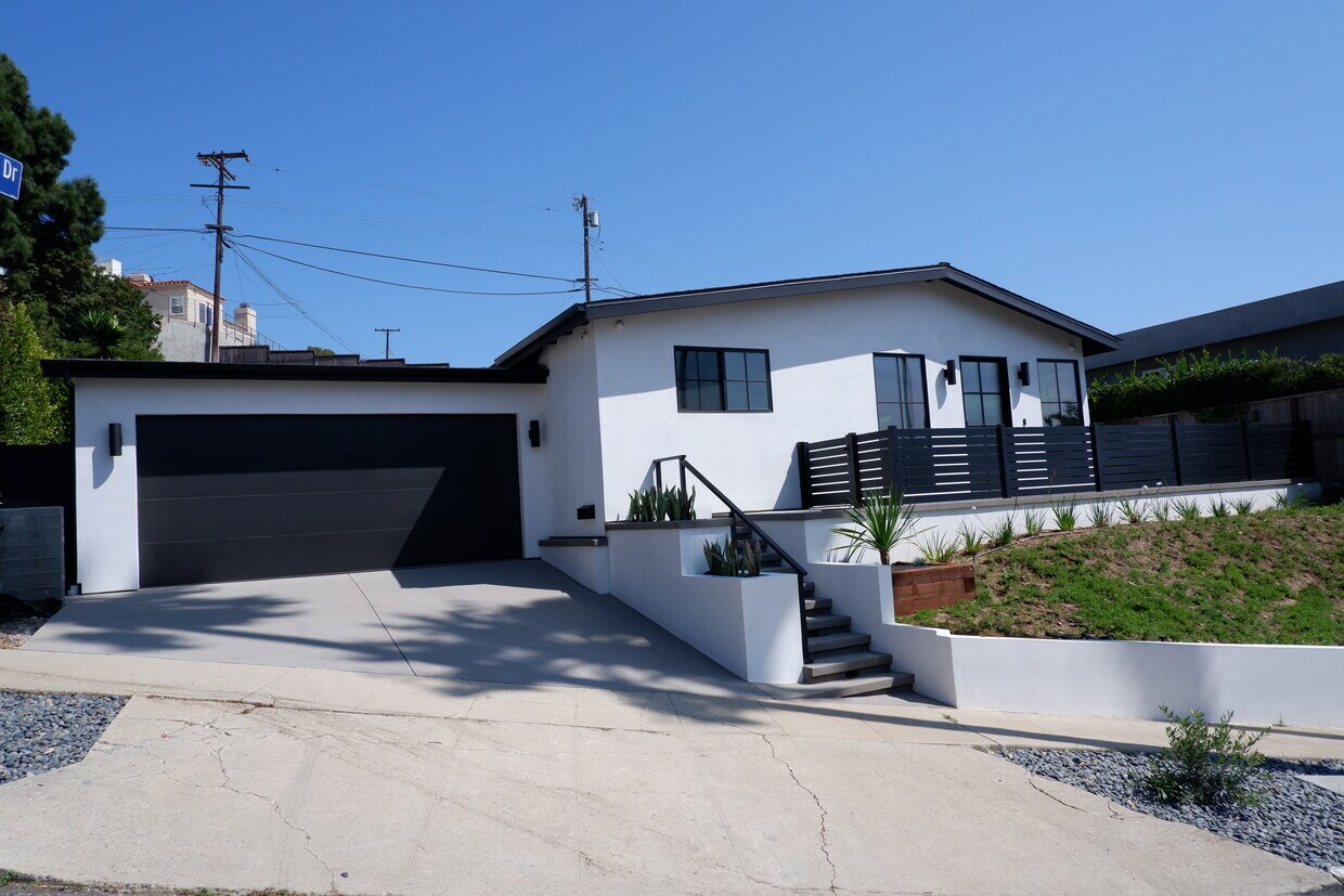 Front of House - 2200 Mantis Ave