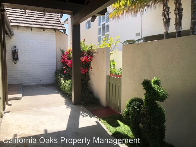 Building Photo - 3 br, 2.5 bath House - 2695 Surfrider Avenue