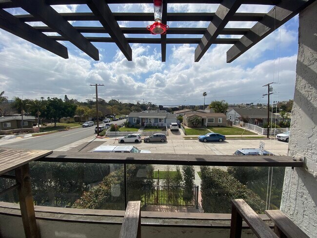 Building Photo - 2176 Reed Ave
