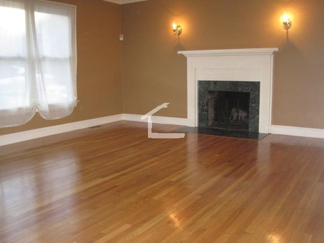 Foto principal - Single-Family in Brookline Washington Sq. ...