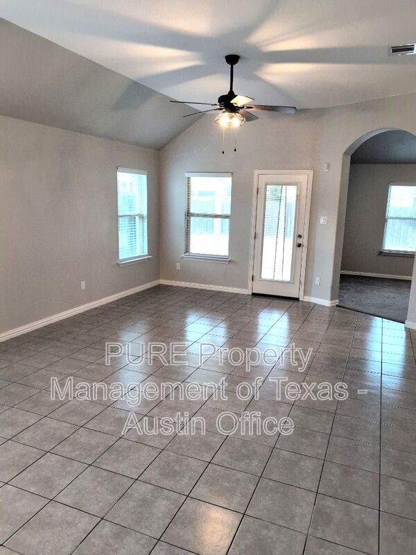 Building Photo - 1000 Farmhouse Dr