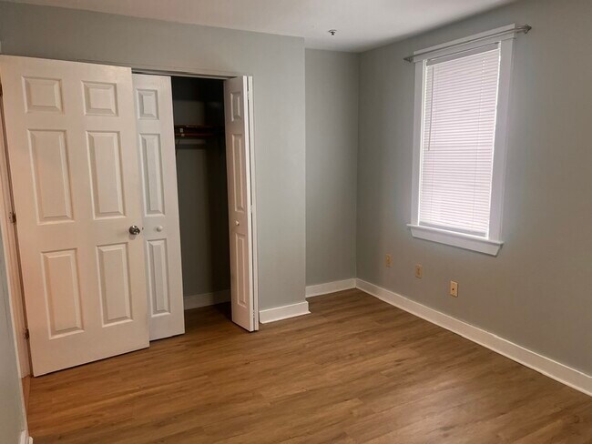 Building Photo - 39 Saint Thomas St