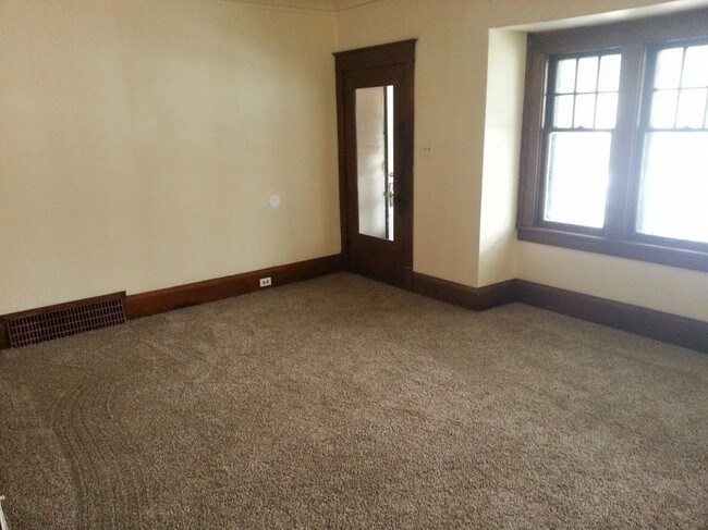 Foto del edificio - 2539 N. 49th Street 2 Bedroom Lower