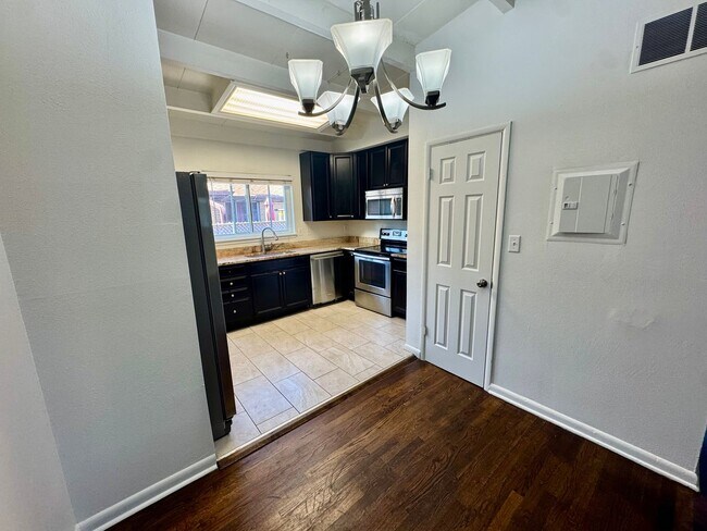 Foto del edificio - 2260-2268 Ames St