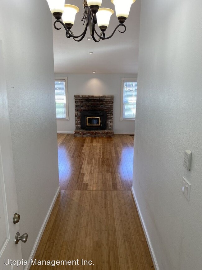 Building Photo - 3 br, 2 bath House - 5051 Oakbrook Circle