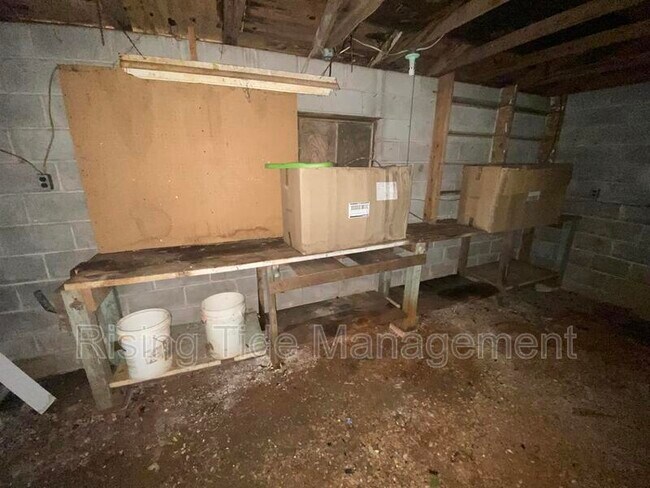 Building Photo - 939 Catherine St